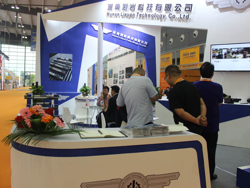 巖石劈裂機廠家 巖石劈裂機廠家