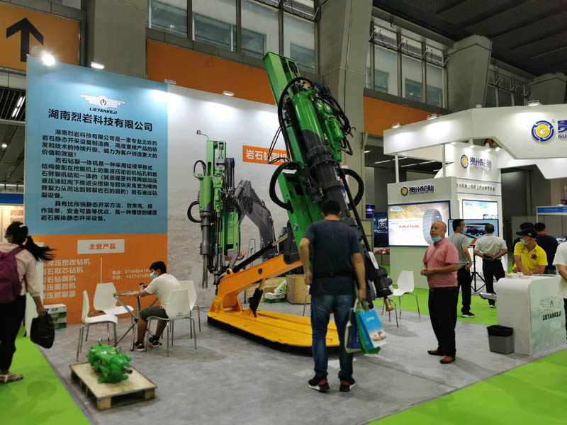 新型液壓鑿巖機(jī) 新型液壓鑿巖機(jī)