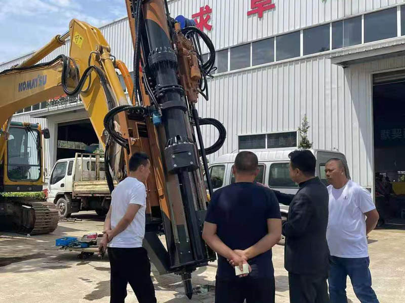 巖石爆裂機(jī) 巖石爆裂機(jī)